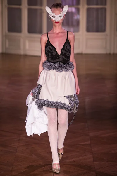 Look 11